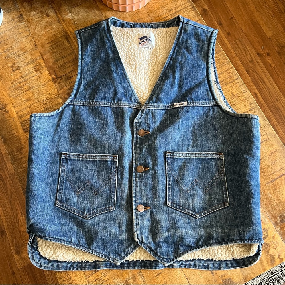 Vintage Wrangler No Fault Denim Sherpa Lined Denim Button Wing Tip Vest Large.